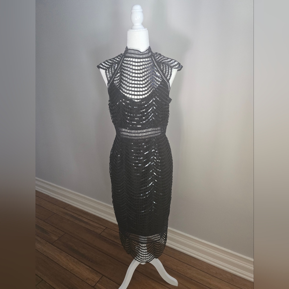 SAYLOR Black and White Sleeveless Sheath Midi Dress